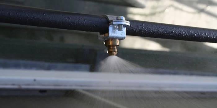 Live-action of nozzle spraying