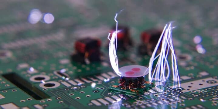 静電気放電（ESD）を無視する危険性！